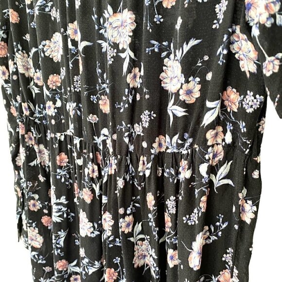 Torrid empire waisted top,  elasticized waist, v-neck, high-low hemline - Picture 10 of 14